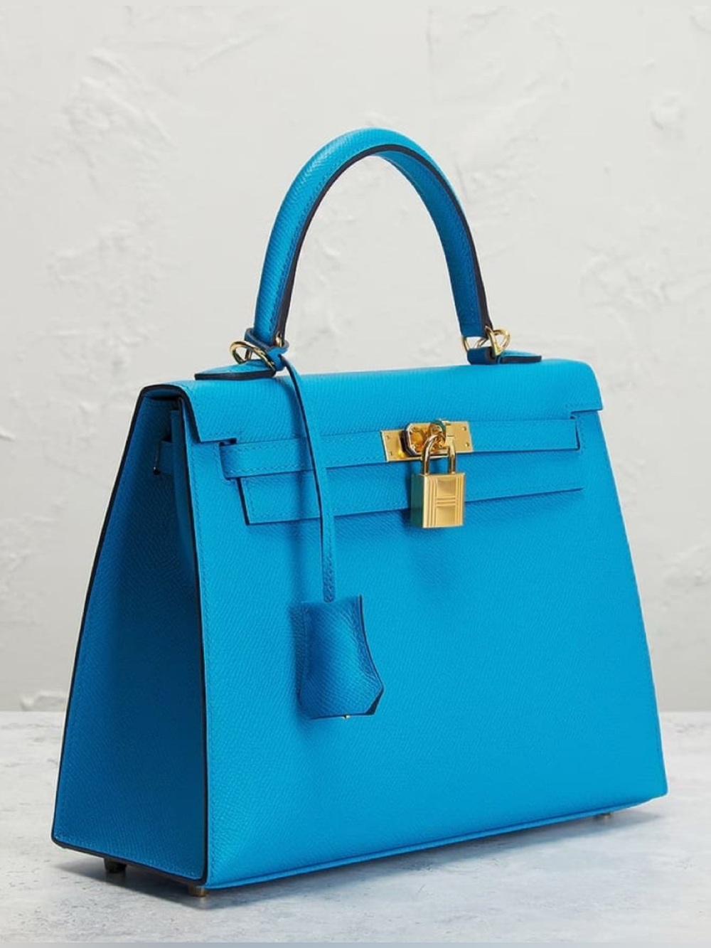 Absolutely stunning fashionable 25 brand new, very rare Kelly style. Must have!